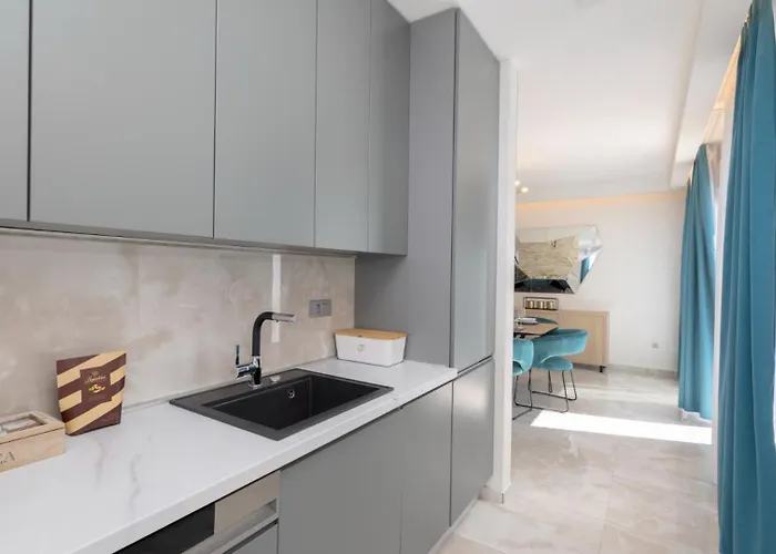 Sunny Lux 1 In By Guide * Макарська