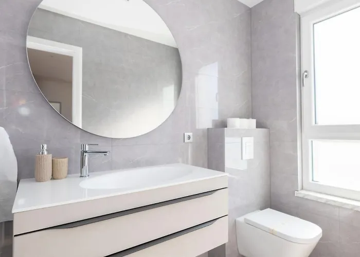 Sunny Lux 1 In By Guide * Макарська