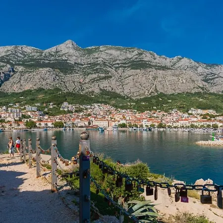 Sunny Lux 1 In By Guide Makarska