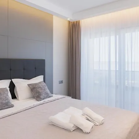 Sunny Lux 1 In By Guide * Makarská