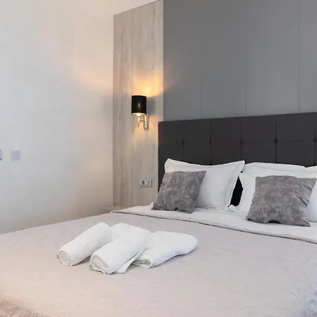 Sunny Lux 1 In By Guide Makarska