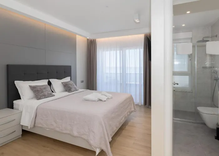 Sunny Lux 1 In By Guide *