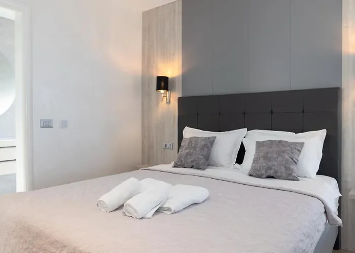 Sunny Lux 1 In By Guide מאקרסקה