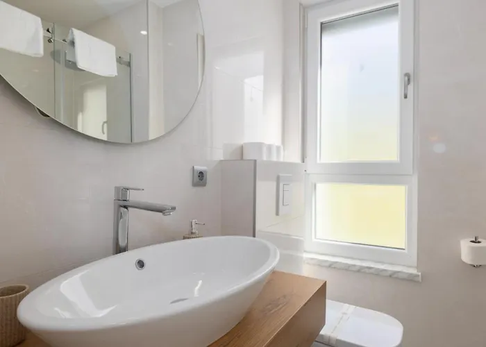 Sunny Lux 1 In By Guide