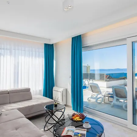 Sunny Lux 1 In By Guide Villa