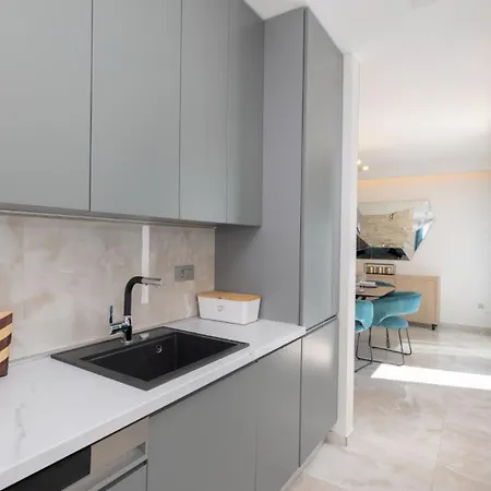 Sunny Lux 1 In By Guide * Makarska