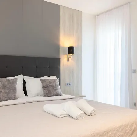 Sunny Lux 1 In By Guide * Makarska