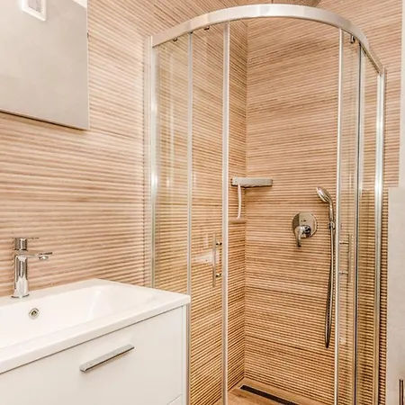 Sunny Lux 1 In By Guide Makarska